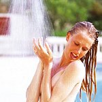 Douche après la piscine