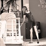 Jeune Fille au Balais