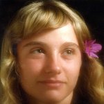 Jeune fille à la fleur