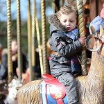 enfant sur manège