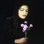 Un visage, des fleurs