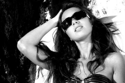 B&W