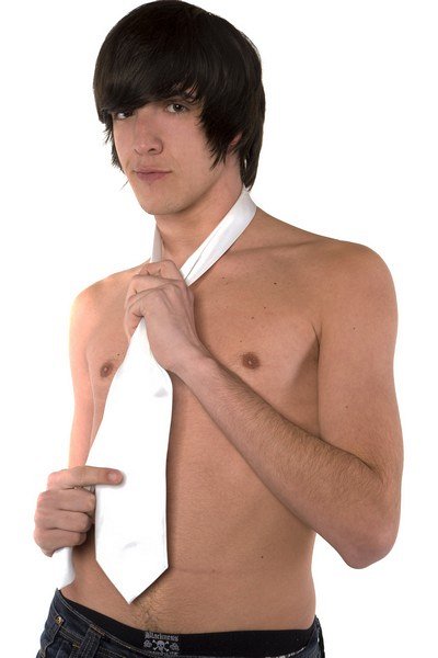 cravate blanche torse nu