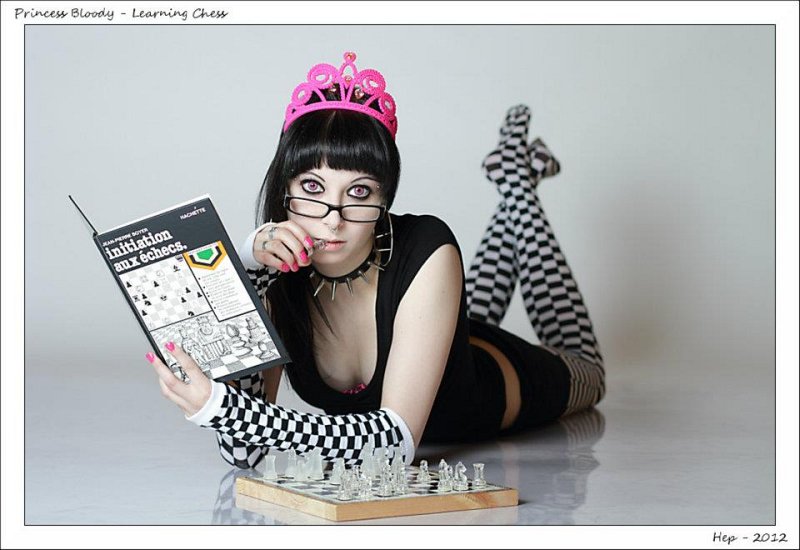Princess is leraning chess