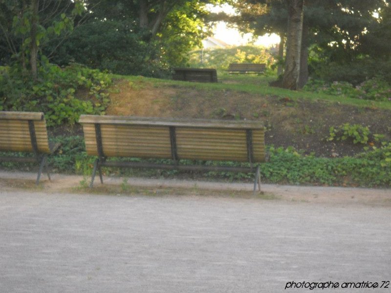 sur les bancs public